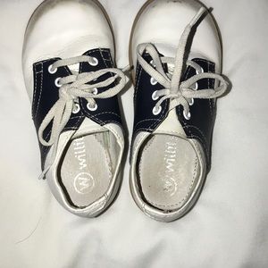 Little boys Willits size 7.5 navy and white saddle shoes
